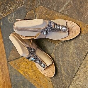 Simply Vera Vera Wang jeweled thong wedge sandals size 10